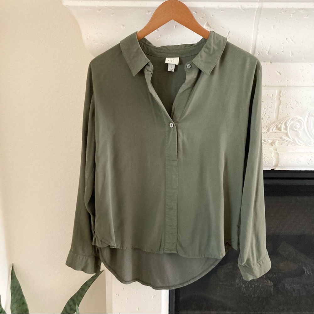 Olive Green Women's Button-Front Blouse Soze Small S V Neck